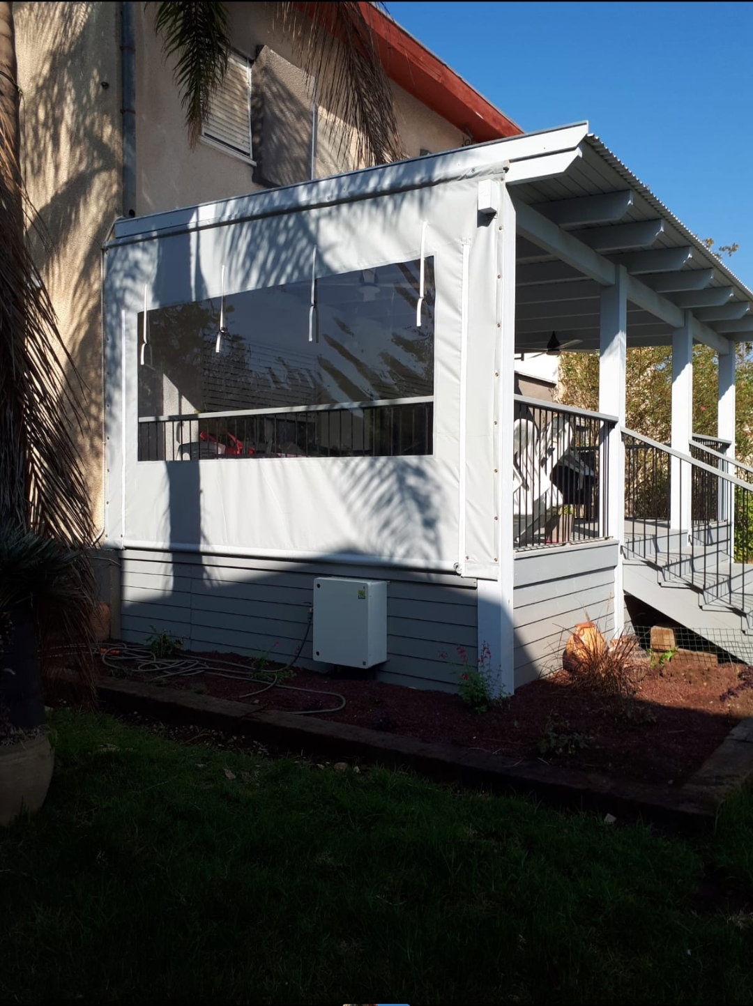 Tarpaulin costume made with transparent fabric