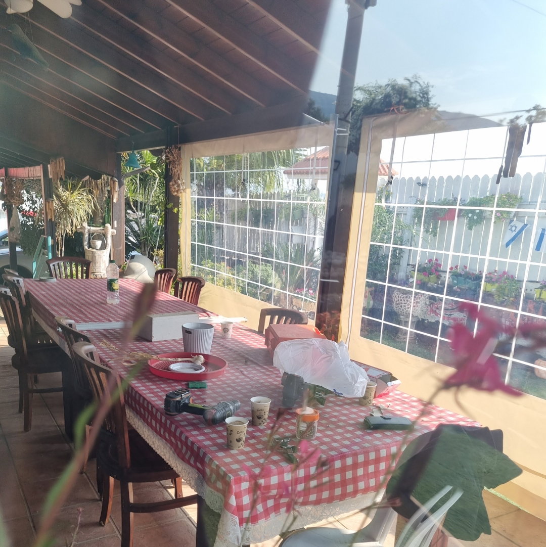 Tarpaulin costume made with transparent fabric