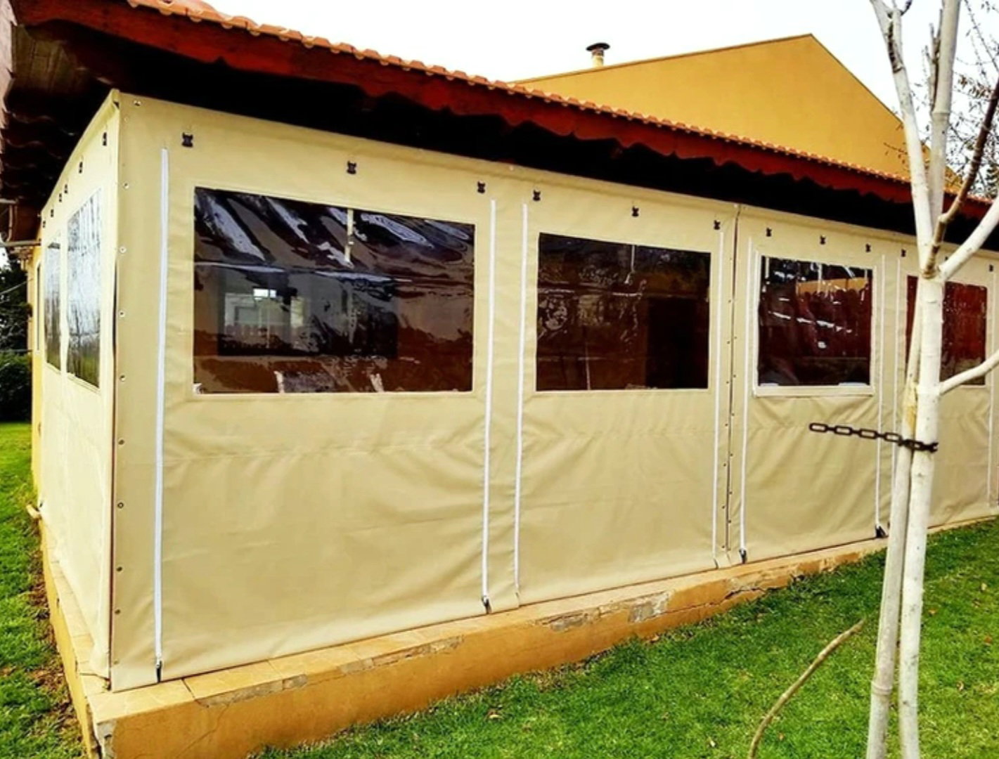 Tarpaulin costume made with transparent fabric