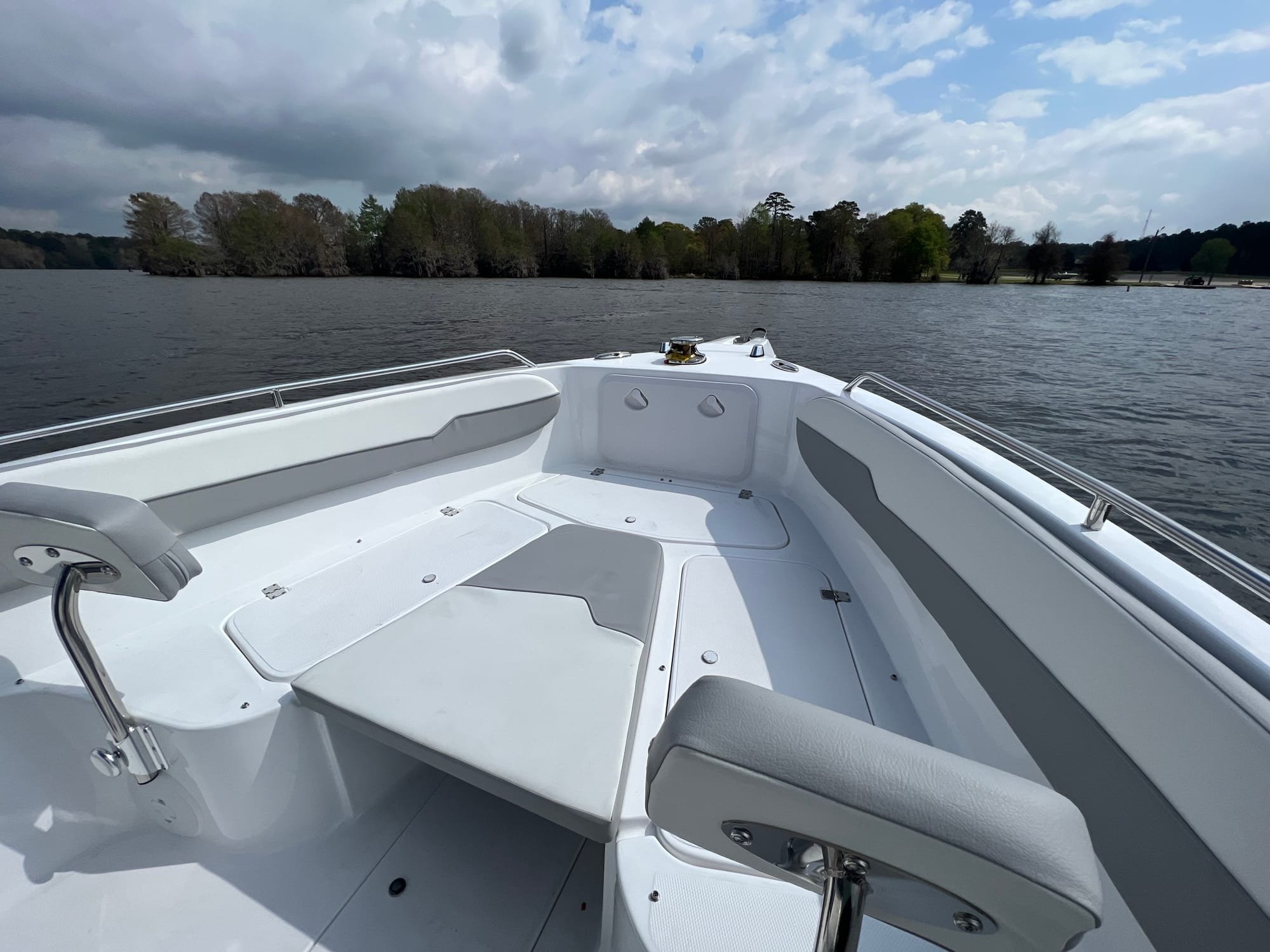 2650WI BOW/FORWARD VIEW